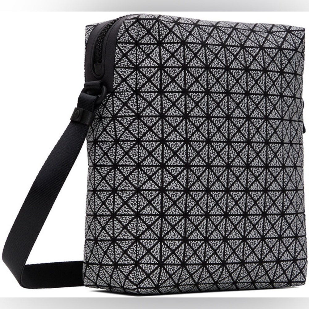 BAO BAO ISSEY MIYAKE Black Voyager Crossbody Bag 241730M170007 - Picture 3 of 15
